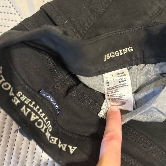 AEO Distressed Black Jeggings - Picture 2 of 4